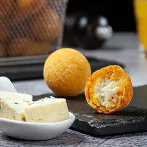 imagem do produto BOLINHO DE CENOURA COM GORGONZOLA