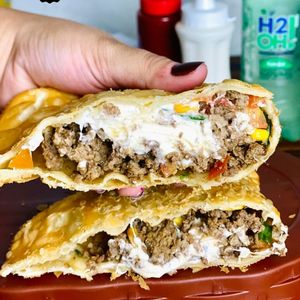 imagem do produto Misto de carne c/ catupiry e cheddar 