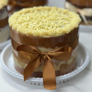 imagem do produto Bolo inteiro de 1,5kg de ninho com abacaxi