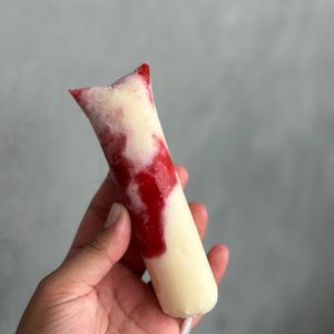 imagem do produto Geladinho gourmet de ninho com morango 130ml