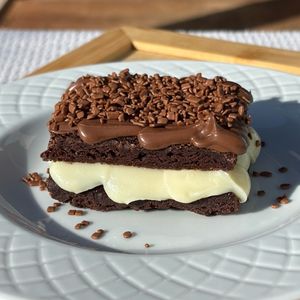 imagem do produto Sandubão de brownie Sabor ninho com Nutella