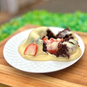 imagem do produto Mini vulcão de Ninho com Morango 