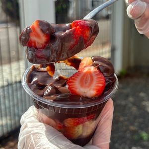 imagem do produto Copo da Felicidade Brigadeiro Com Morango