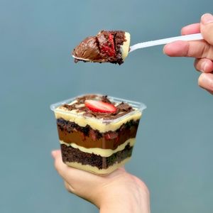 imagem do produto Bolo no Pote Ninho com Nutella e Morango