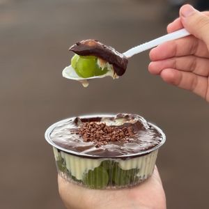 imagem do produto Surpresa de Uva ao Ganache Meio Amargo