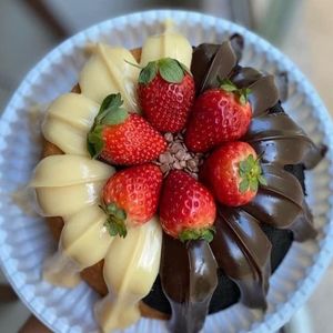 imagem do produto Bolo vulcão 2 amores com morangos 