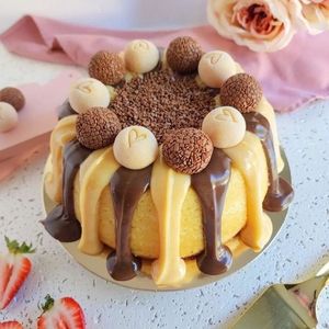 imagem do produto Bolo vulcão dois amores com doces .