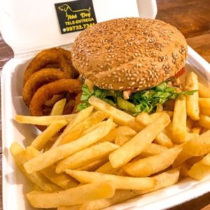 imagem do produto Combo (hambúrguer carne + fritas + anéis de cebola )