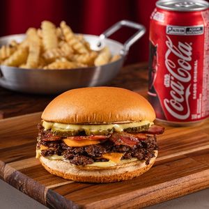 imagem do produto 1 SMASH BURGUER DUPLO + 150G DE BATATA + 1 COCA LATA 