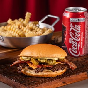 imagem do produto 1 SMASH BACON BURGUER + 150G DE BATATA FRITA + 1 COCA LATA 