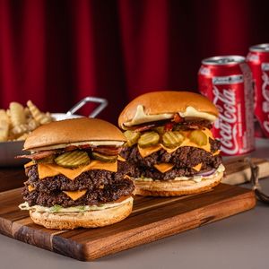 imagem do produto 2x Gold Burguer +2x Batata 150g + 2x coca lata 