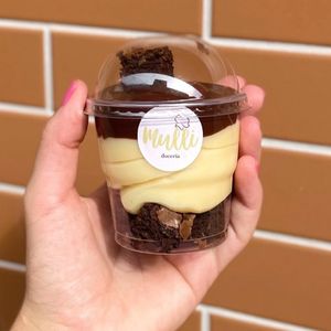 imagem do produto bombom aberto de brownie