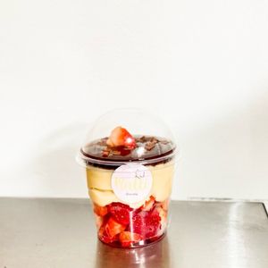 imagem do produto bombom aberto de morango