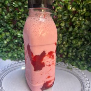 imagem do produto Garrafinha de morango ao leite