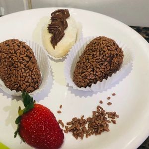 imagem do produto Coxinha de brigadeiro cm morango