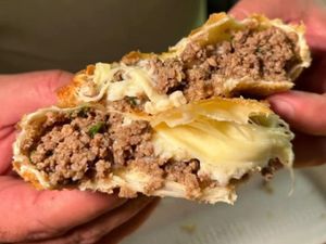 imagem do produto Pastel São Cristovão (Carne c/ 4 Queijos)