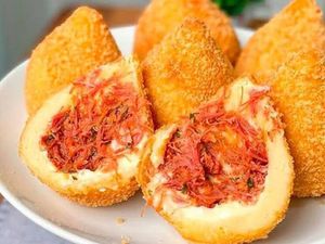 imagem do produto Coxinha Baixa dos Sapateiros (Carne Seca c/ Cream Cheese)