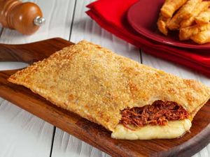 imagem do produto Pastel Mata Escura (Carne Seca, Calabresa & Catupiry)