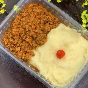 imagem do produto Patinho moído com purê de batata inglesa. 