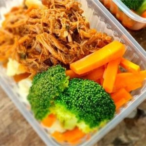 imagem do produto Frango desfiado com mix de legumes. 