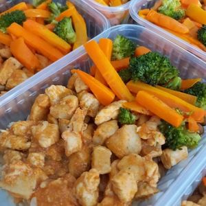 imagem do produto Frango em cubos com mix de legumes. 