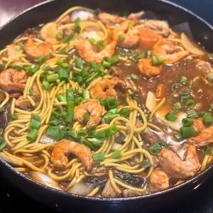 imagem do produto Yakisoba especial - carne, frango e camarão c/ legumes 