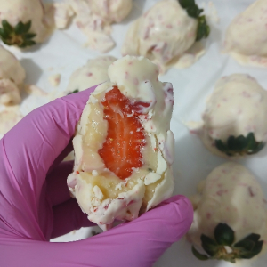 imagem do produto Morango cravejado