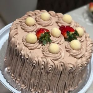 imagem do produto Bolo de mousse de chocolate 1kg ( PEDIR C/ 1 DIA DE ANTECEDÊNCIA )