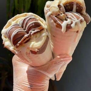 imagem do produto Cascone de kinder bueno no chocolate branco 