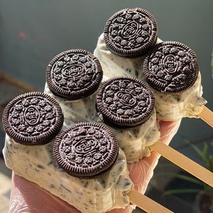 imagem do produto Paleta de oreo no chocolate branco 