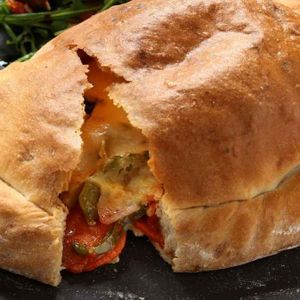 imagem do produto CALZONE FRANGO CATUPIRY E BACON