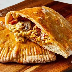 imagem do produto CALZONE FRANGO COM CATUPIRY