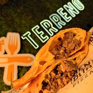 imagem do produto Pastel carne moída, requeijão e queijo mussarela 