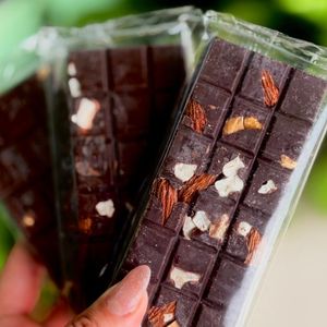 imagem do produto BARRA DE CHOCOLATE 70% COM AMÊNDOAS
