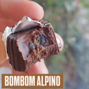 imagem do produto BOMBOM DE CHOCOLATE BRANCO COM BANANA E DAMASCO ZERO