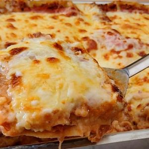 imagem do produto 🍝 LASANHA DE PRESUNTO QUEIJO À BOLONHESA