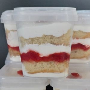 imagem do produto Bolo no pote Ninho com geleia de morango 