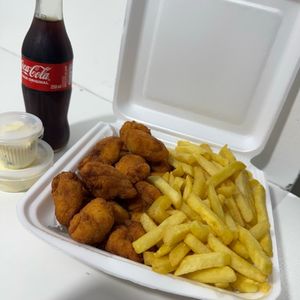 imagem do produto PEITO DE FRANGO EMPANADO + FRITAS + COCA 600ML + 2 POTES DE MAIONESE