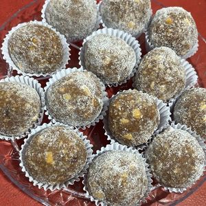 imagem do produto BRIGADEIRO OU  CAJUZINHO 