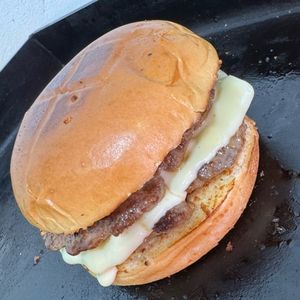 imagem do produto PÃO BRIOCHE + 2 HAMBÚRGUERES, QUEIJO E MAIONESE 😍