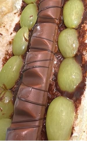 imagem do produto DOG DE KINDER BUENO,UVA,CREME DE NINHO  E NUTELLA