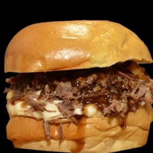 imagem do produto Lanche de costela, vinagrete, queijo, rucula, alface, tomate.