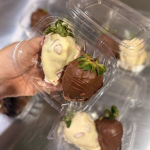imagem do produto Dupla de bombons de morango