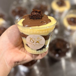 imagem do produto Bronwie no pote ninho com nutella