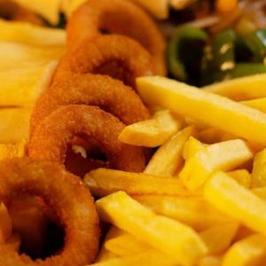 imagem do produto Batata frita com Aneis de cebola. 