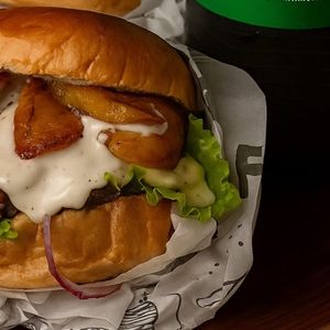 imagem do produto Miami + batata p + Refri lata 🔥