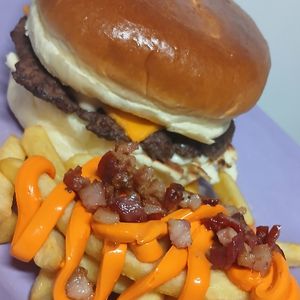 imagem do produto BURGUER COM FRITAS
