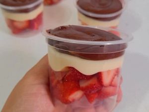 imagem do produto Bombom aberto de morango médio 150ml