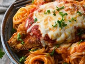 imagem do produto À parmegiana de frango individual (Grátis Coca-Cola mini)