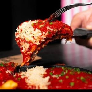 imagem do produto  À parmegiana para duas à três pessoas (frango)